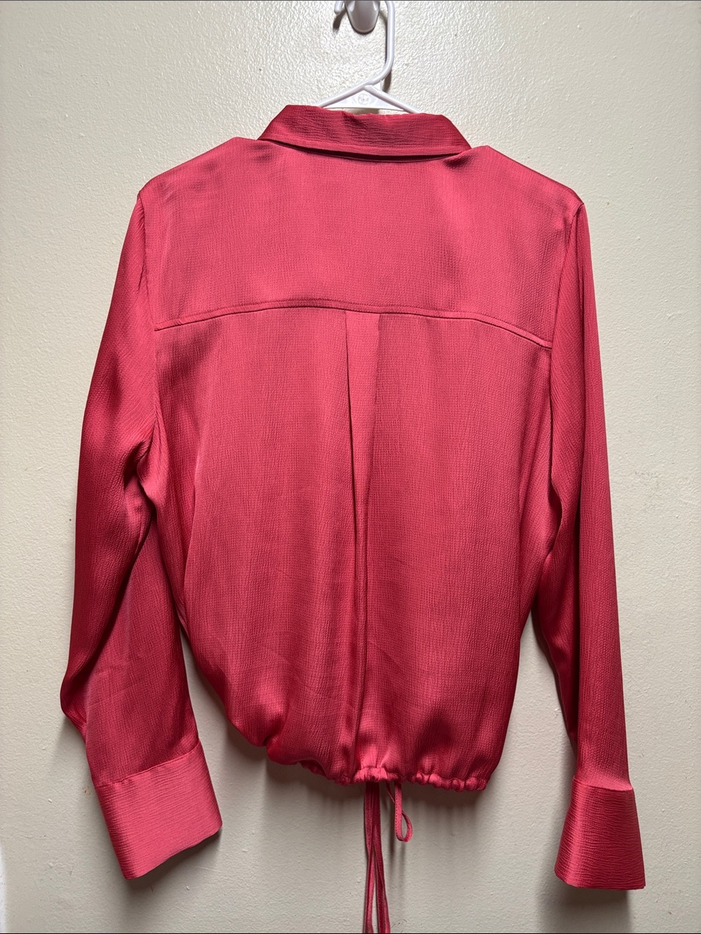 Donna Karan Pink Satin crinkle Drawstring Hem Button Front Blouse Size L - Picture 4 of 6